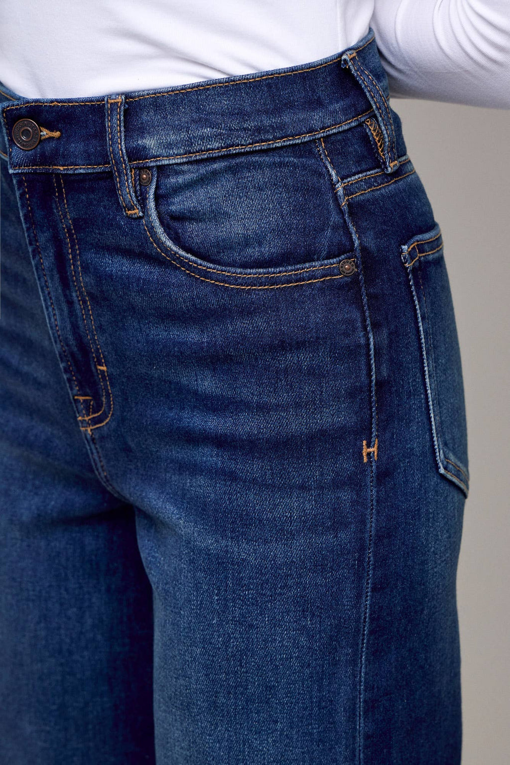 CLEAN STRETCH DAD JEANS by Hidden Jeans