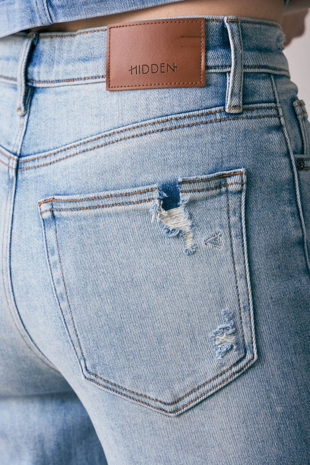 DISTRESSED DAD JEANS by Hidden Jeans