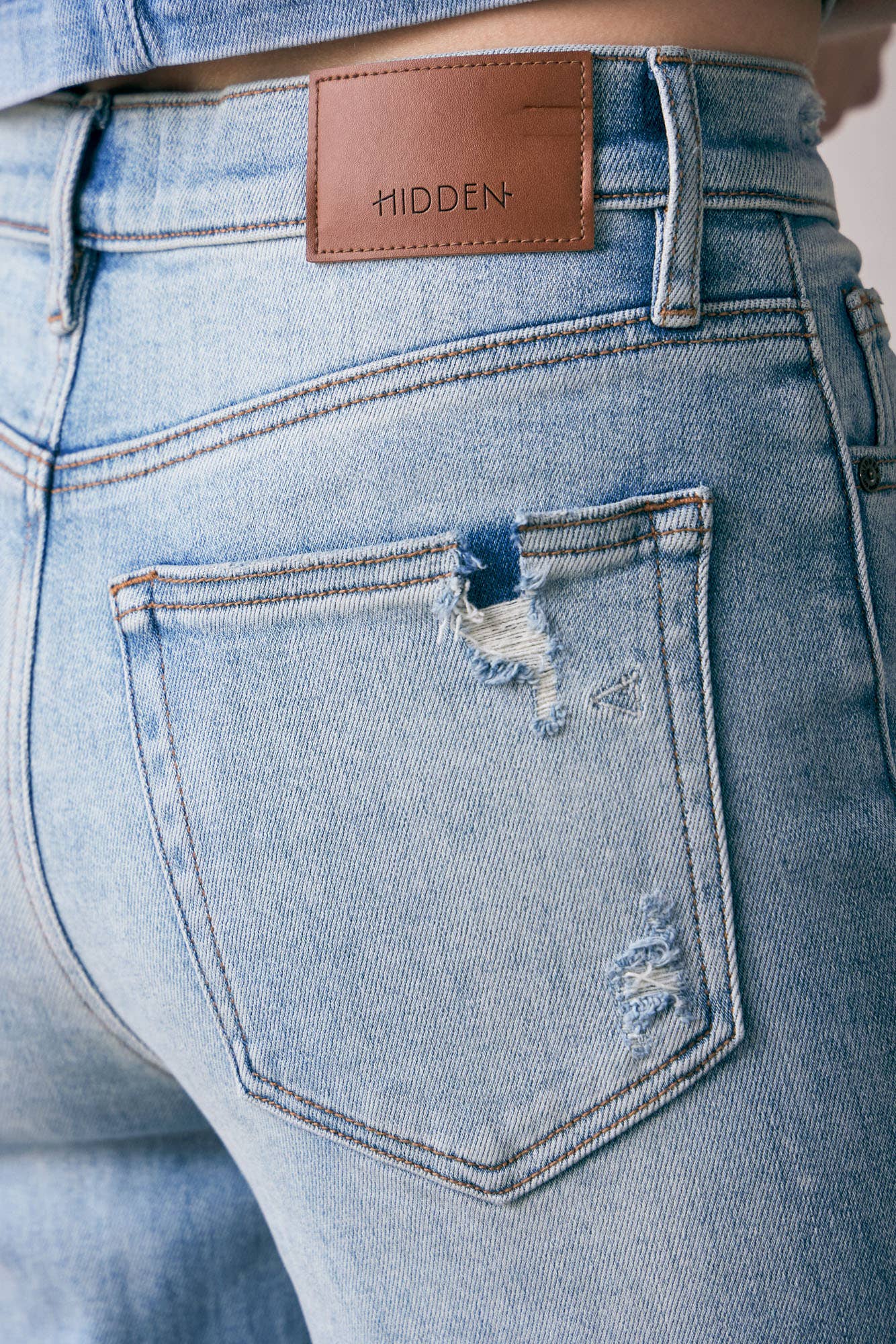 DISTRESSED DAD JEANS by Hidden Jeans